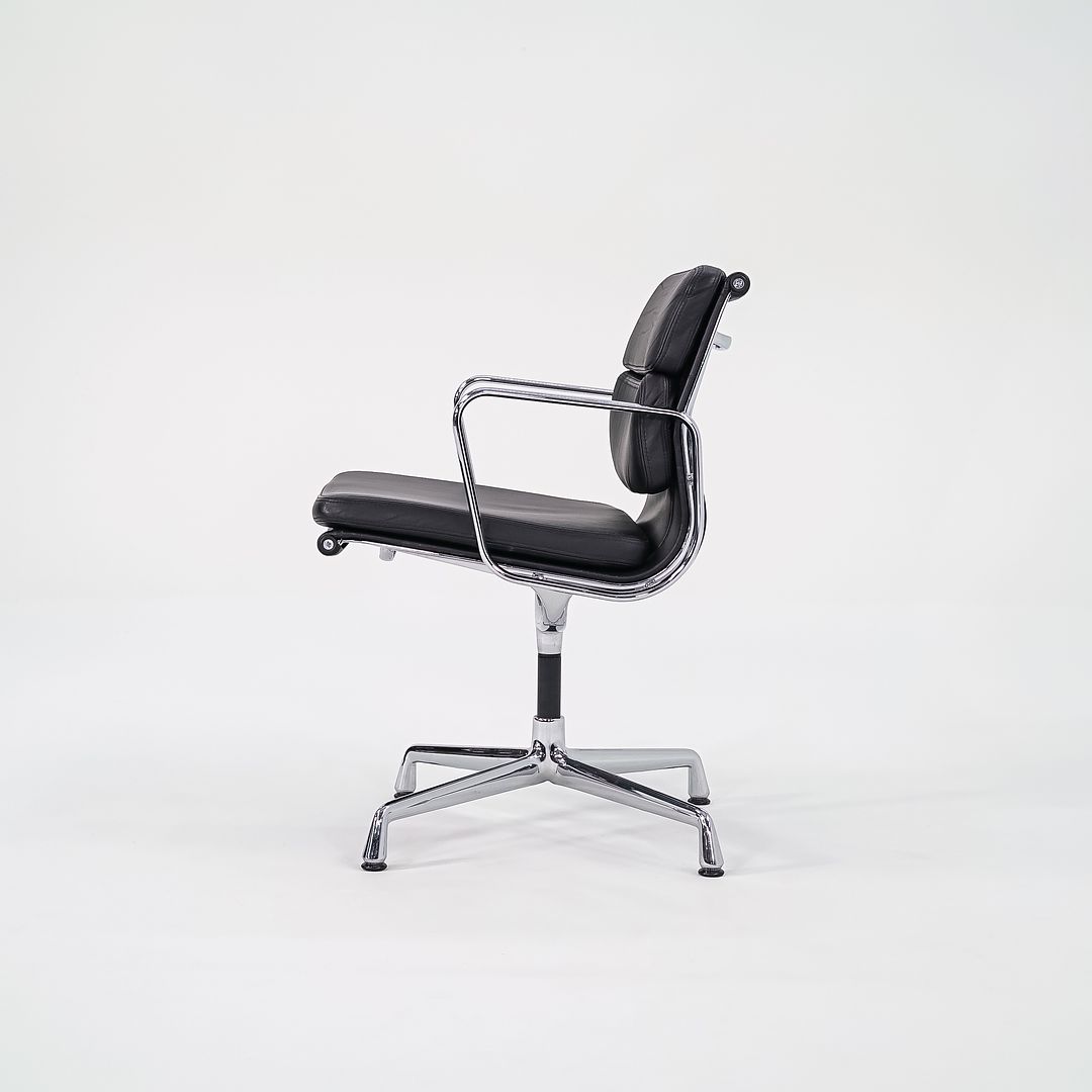 Eames Soft Pad Management Chair