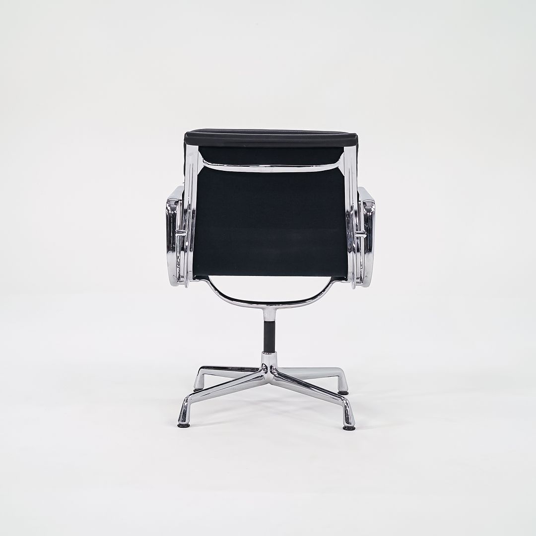 Eames Soft Pad Management Chair