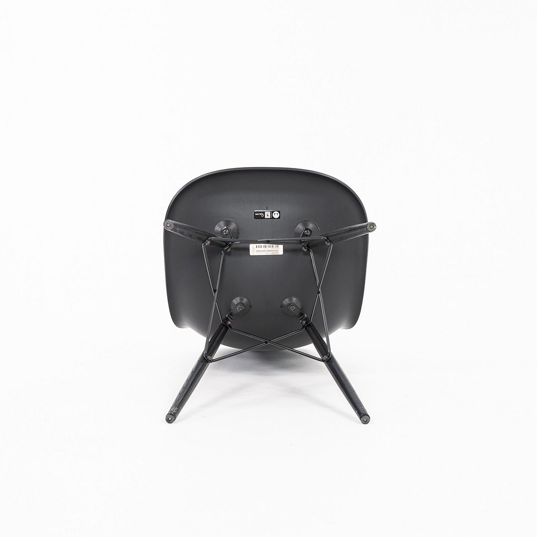 DSW Side Chair with Dowel Base