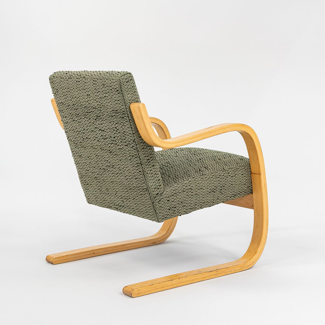 Model 402 Atelje Lounge Chair