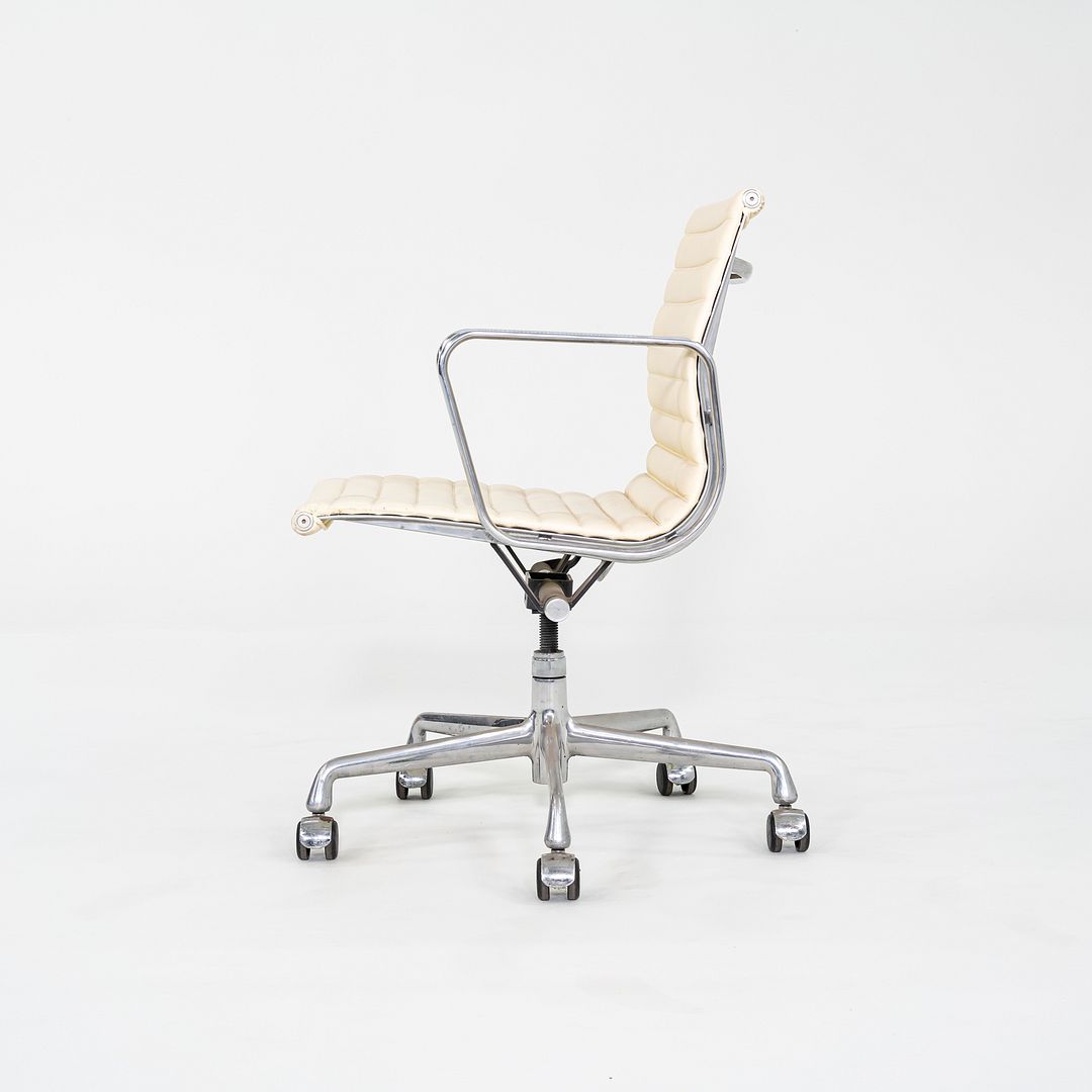 Eames Aluminum Group Management Chair, Model EA335