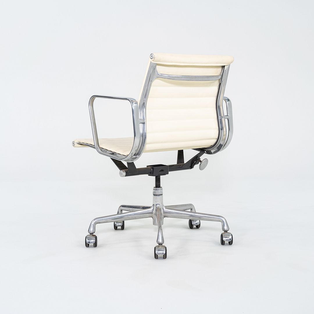 Eames Aluminum Group Management Chair, Model EA335