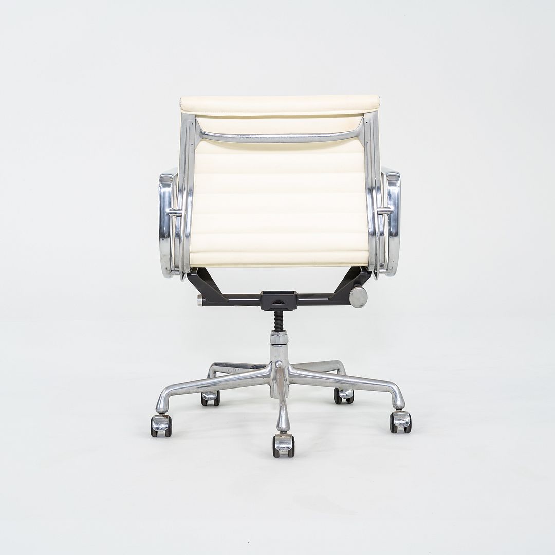 Eames Aluminum Group Management Chair, Model EA335