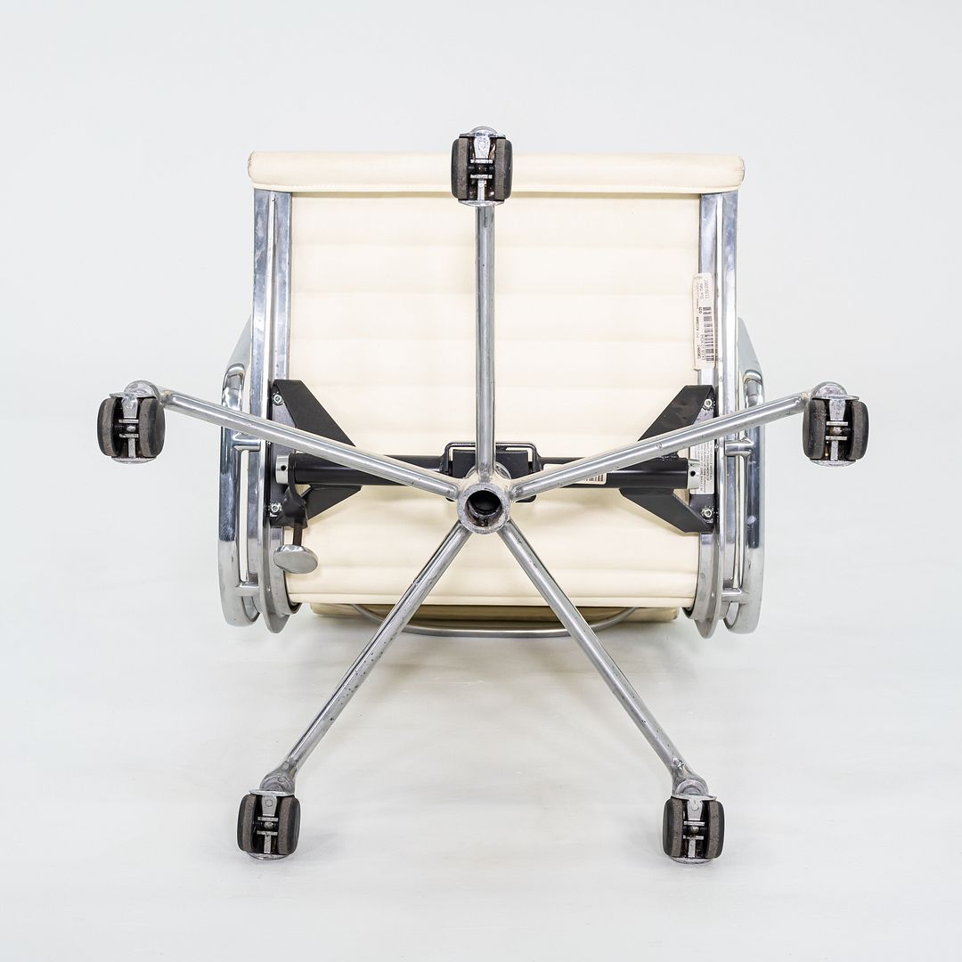 Eames Aluminum Group Management Chair, Model EA335