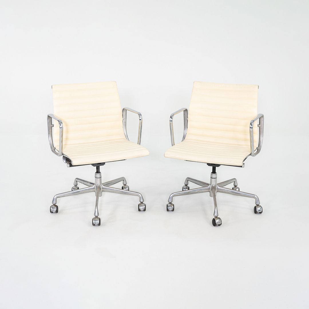 Eames Aluminum Group Management Chair, Model EA335