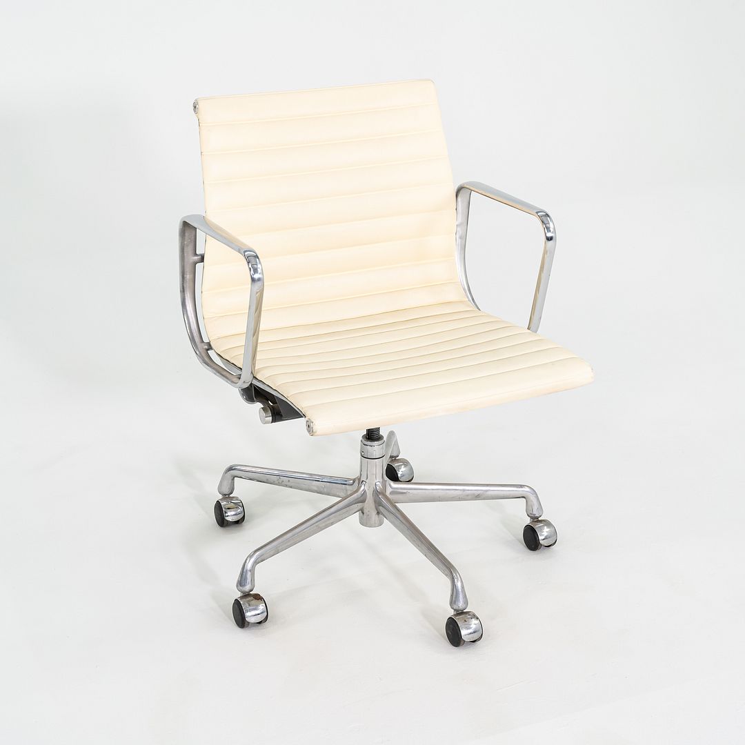 Eames Aluminum Group Management Chair, Model EA335