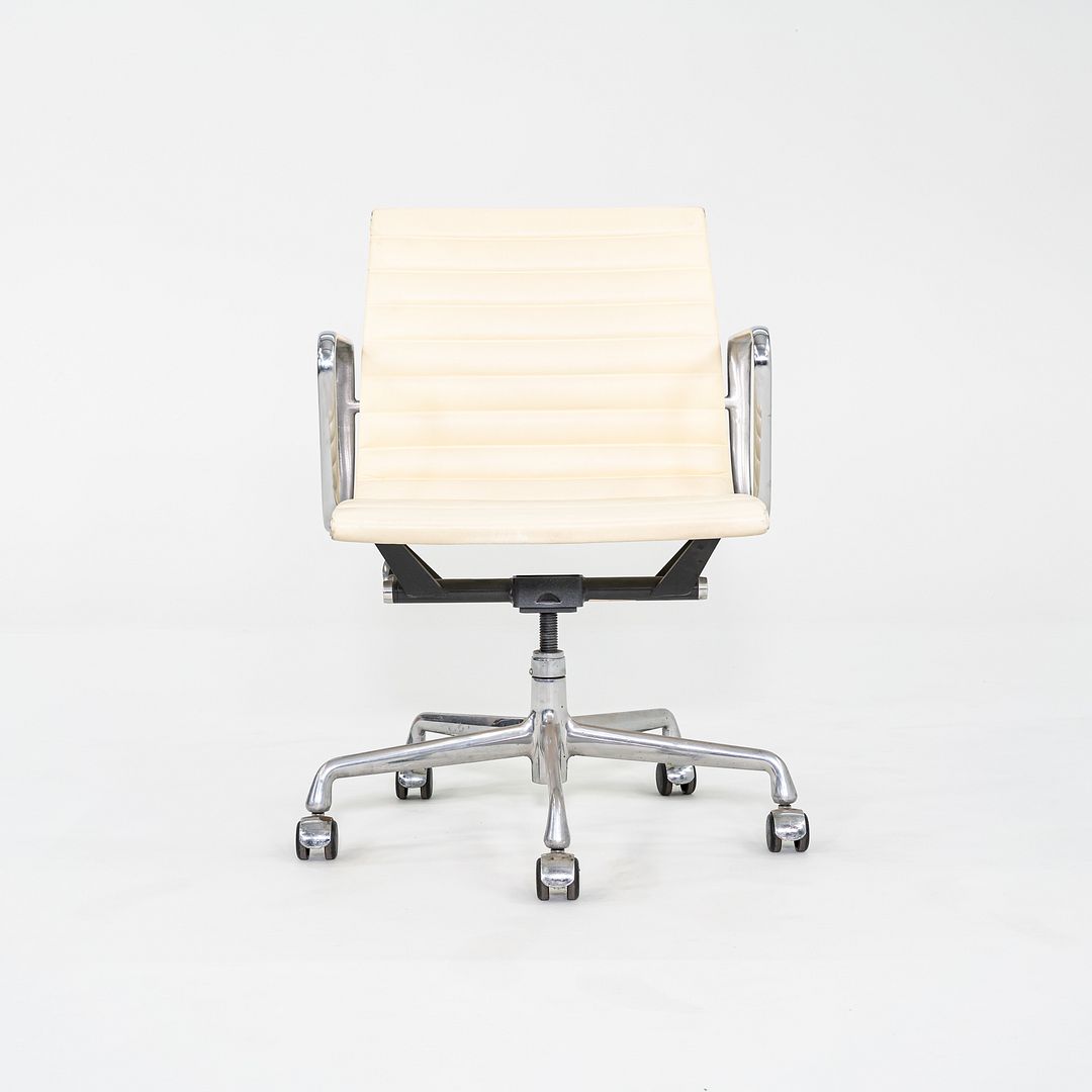 Eames Aluminum Group Management Chair, Model EA335