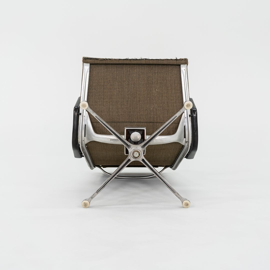 Aluminum Group Lounge Chair, model 682