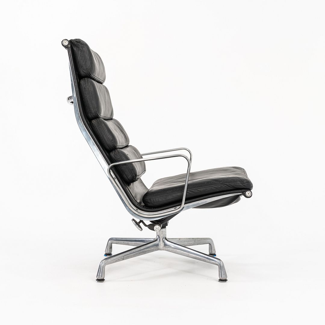Soft Pad Lounge Chair and Ottoman