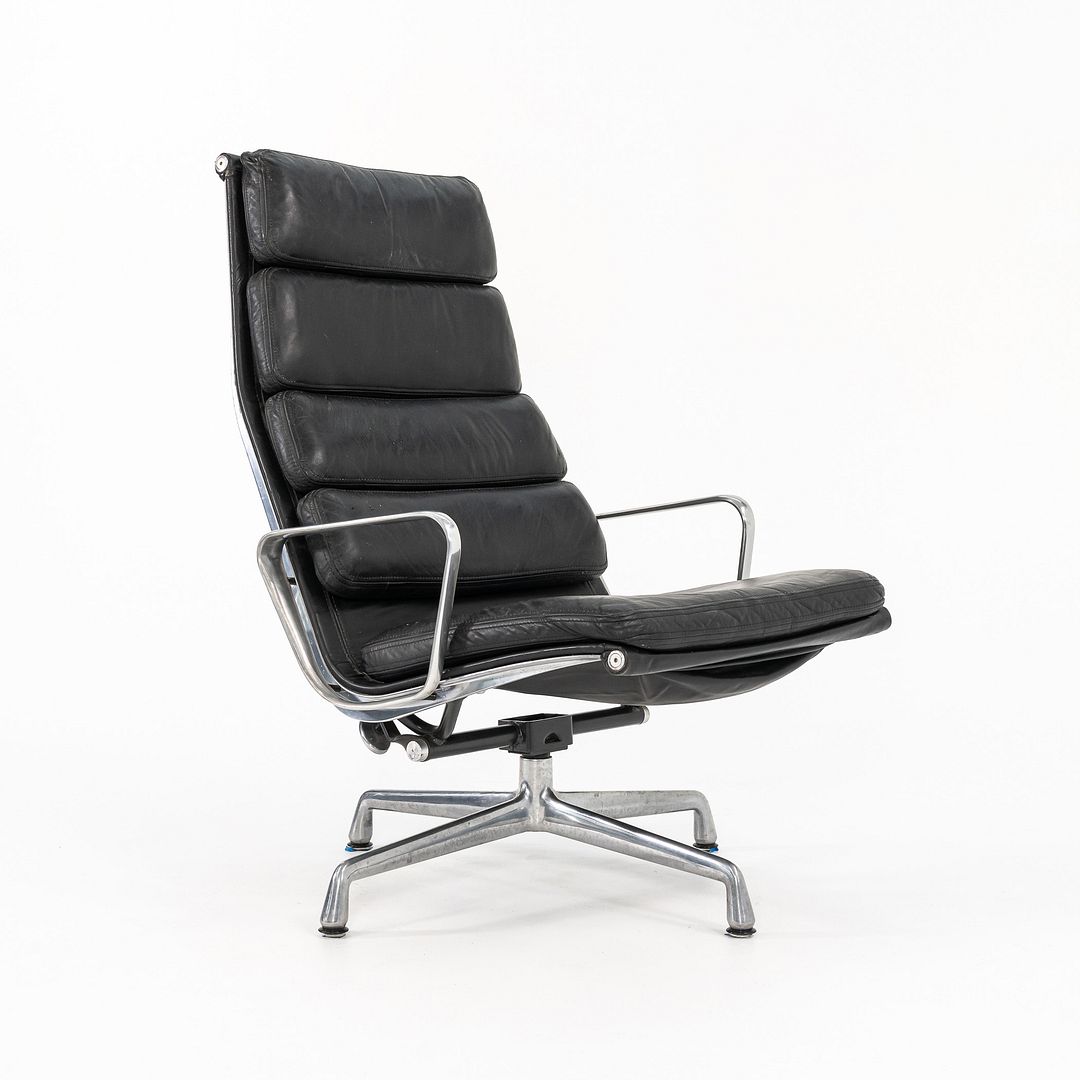 Soft Pad Lounge Chair and Ottoman
