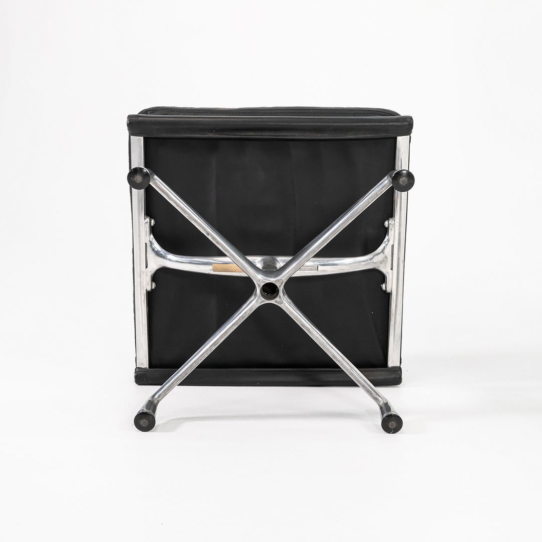 Soft Pad Lounge Chair and Ottoman