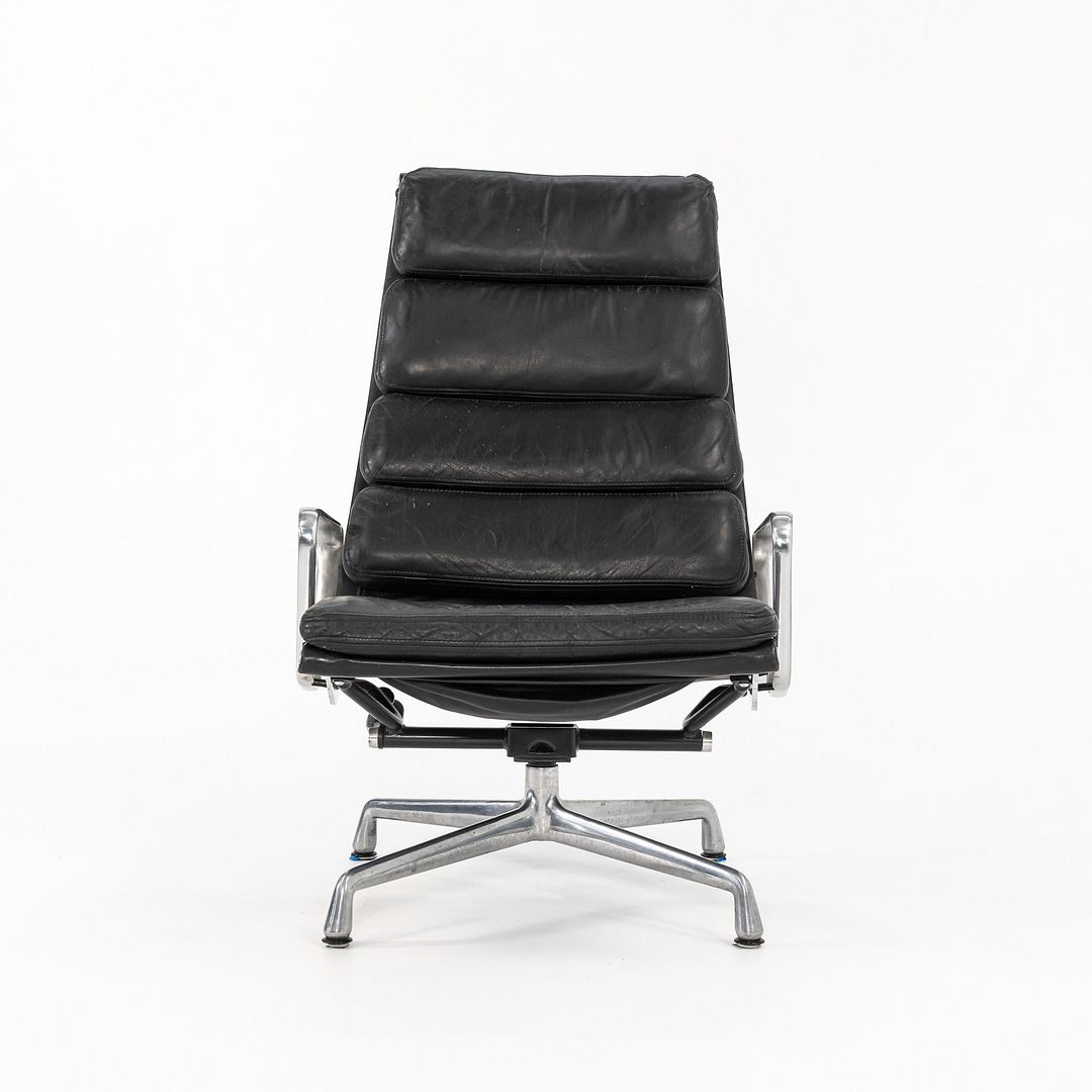 Soft Pad Lounge Chair and Ottoman