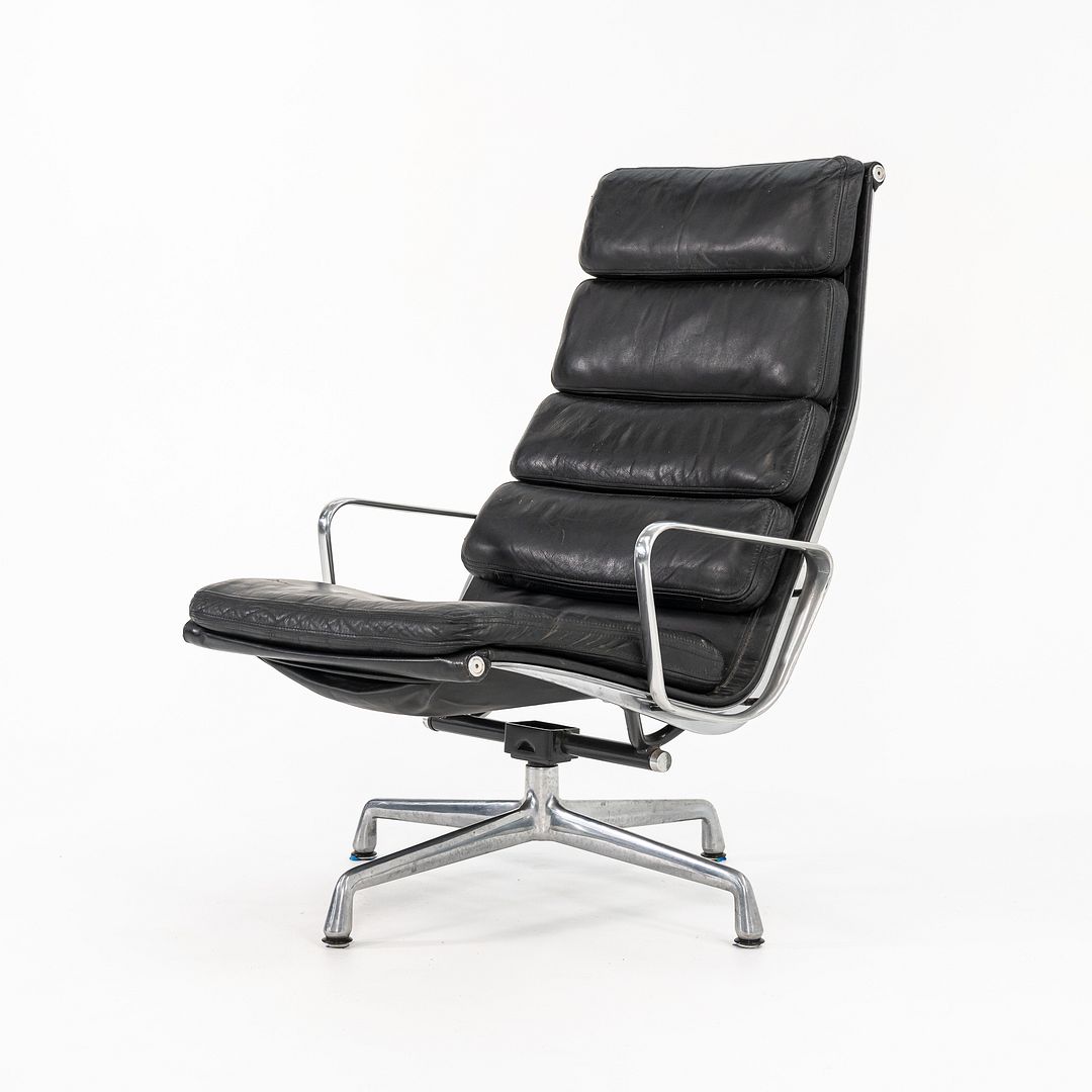 Soft Pad Lounge Chair and Ottoman