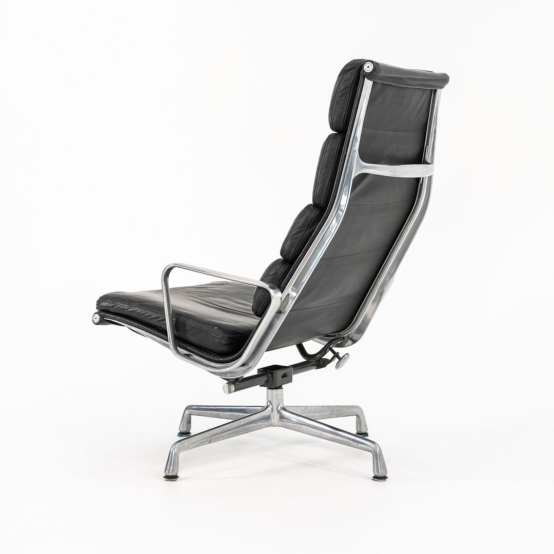 Soft Pad Lounge Chair and Ottoman