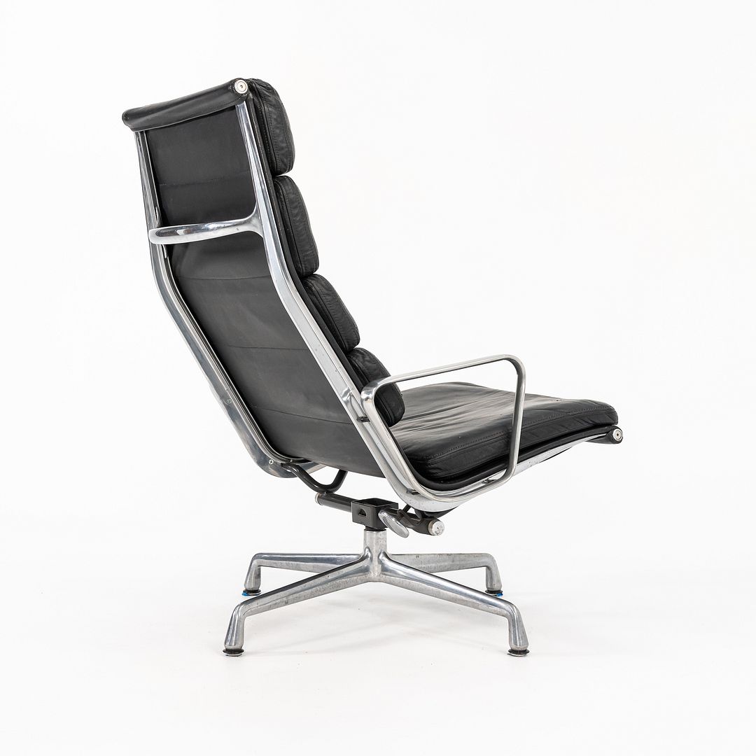 Soft Pad Lounge Chair and Ottoman