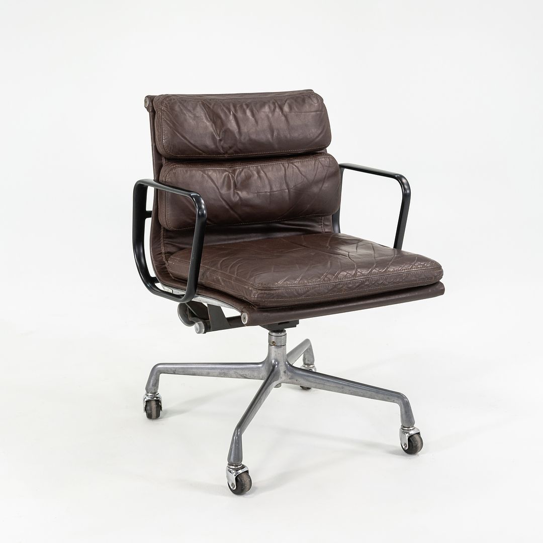 Eames Soft Pad Management Chair, Model EA148