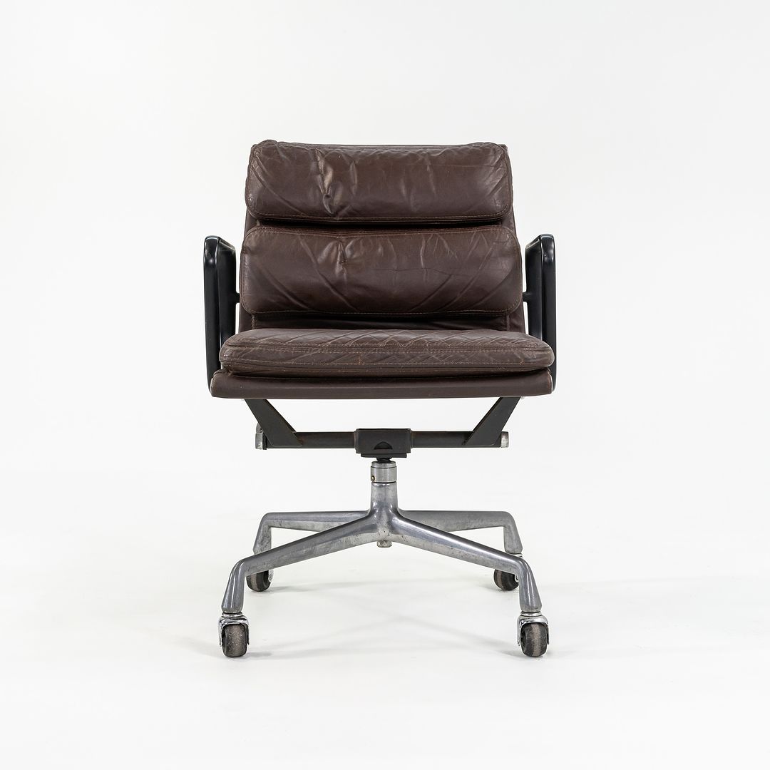 Eames Soft Pad Management Chair, Model EA148