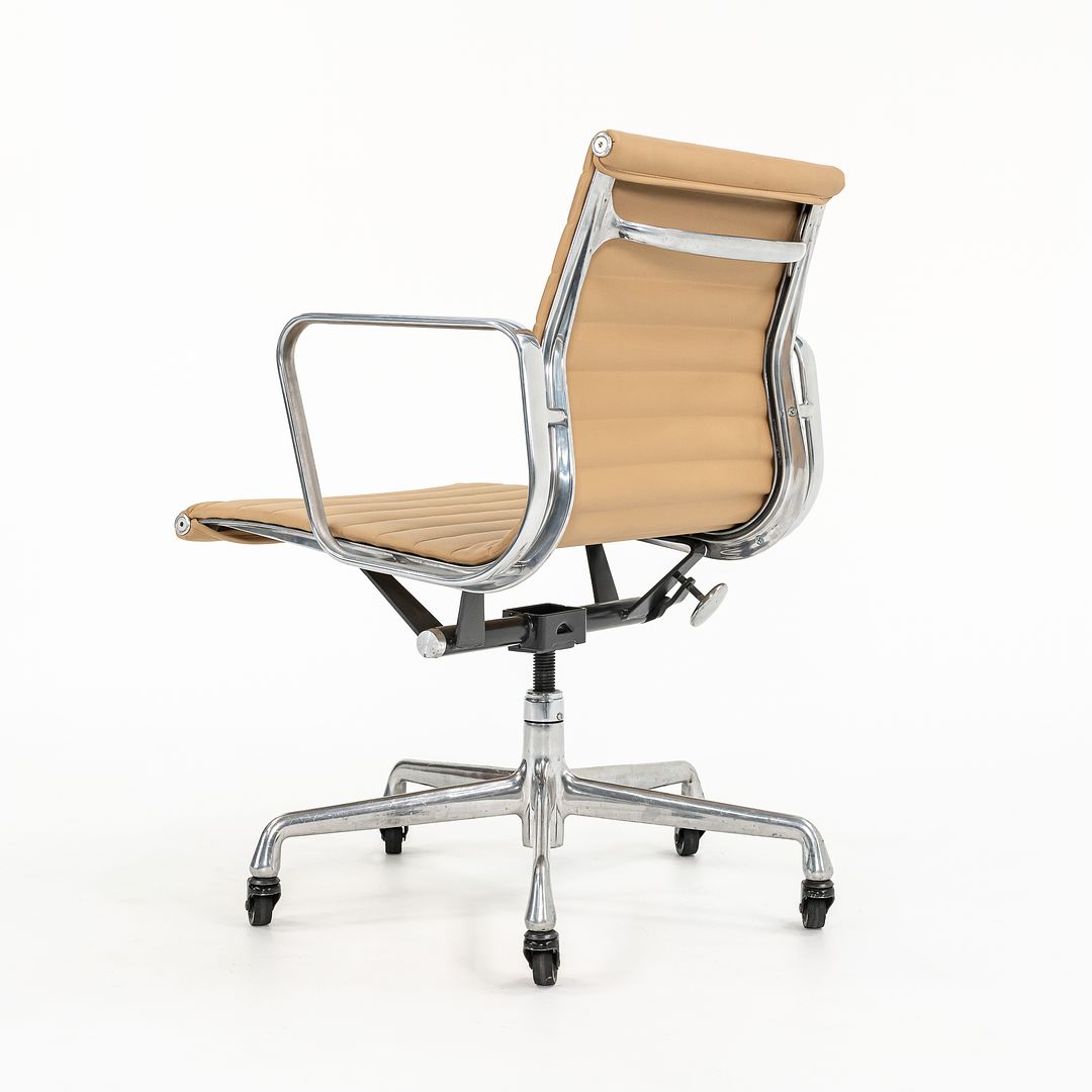 Eames Aluminum Group Management Desk Chair