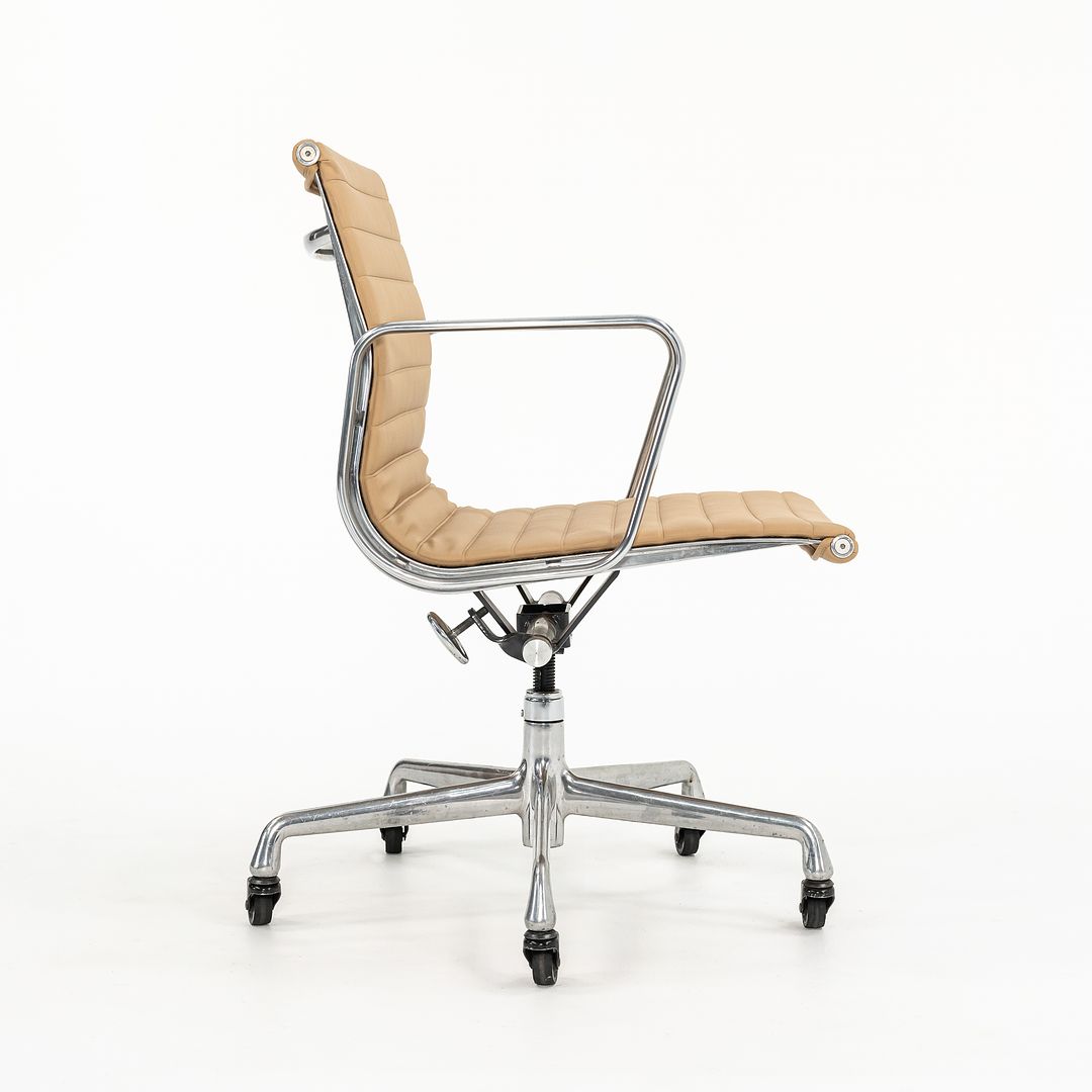 Eames Aluminum Group Management Desk Chair