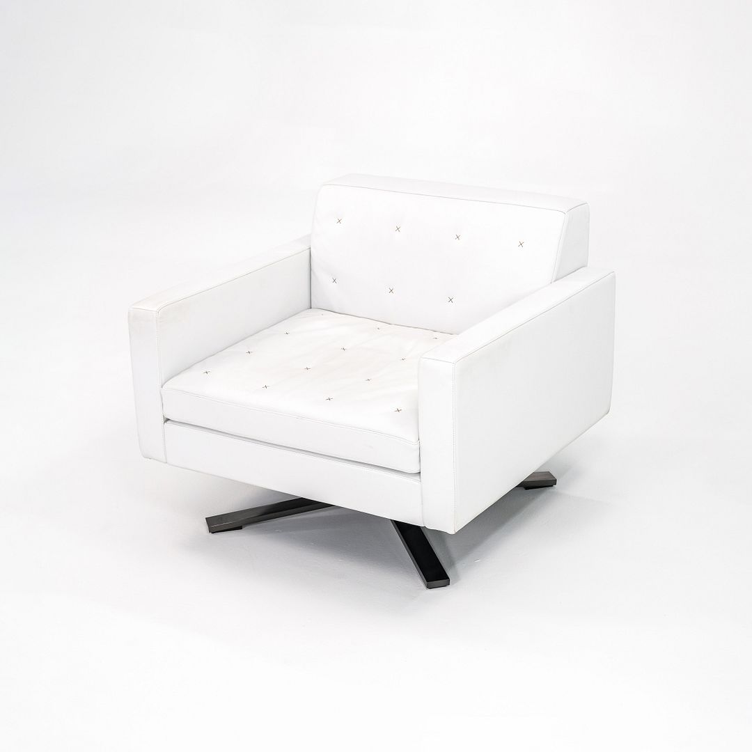 Kennedee Swivel Lounge Chair