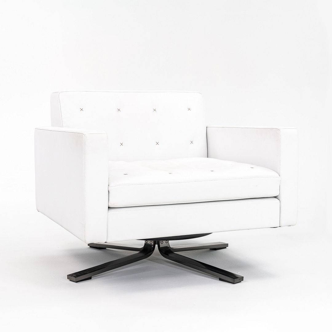 Kennedee Swivel Lounge Chair