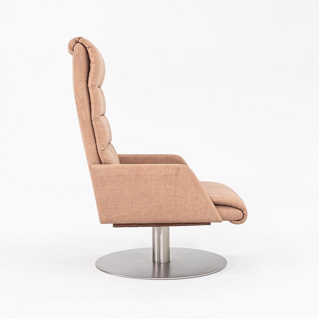 Swivel Lounge Chair