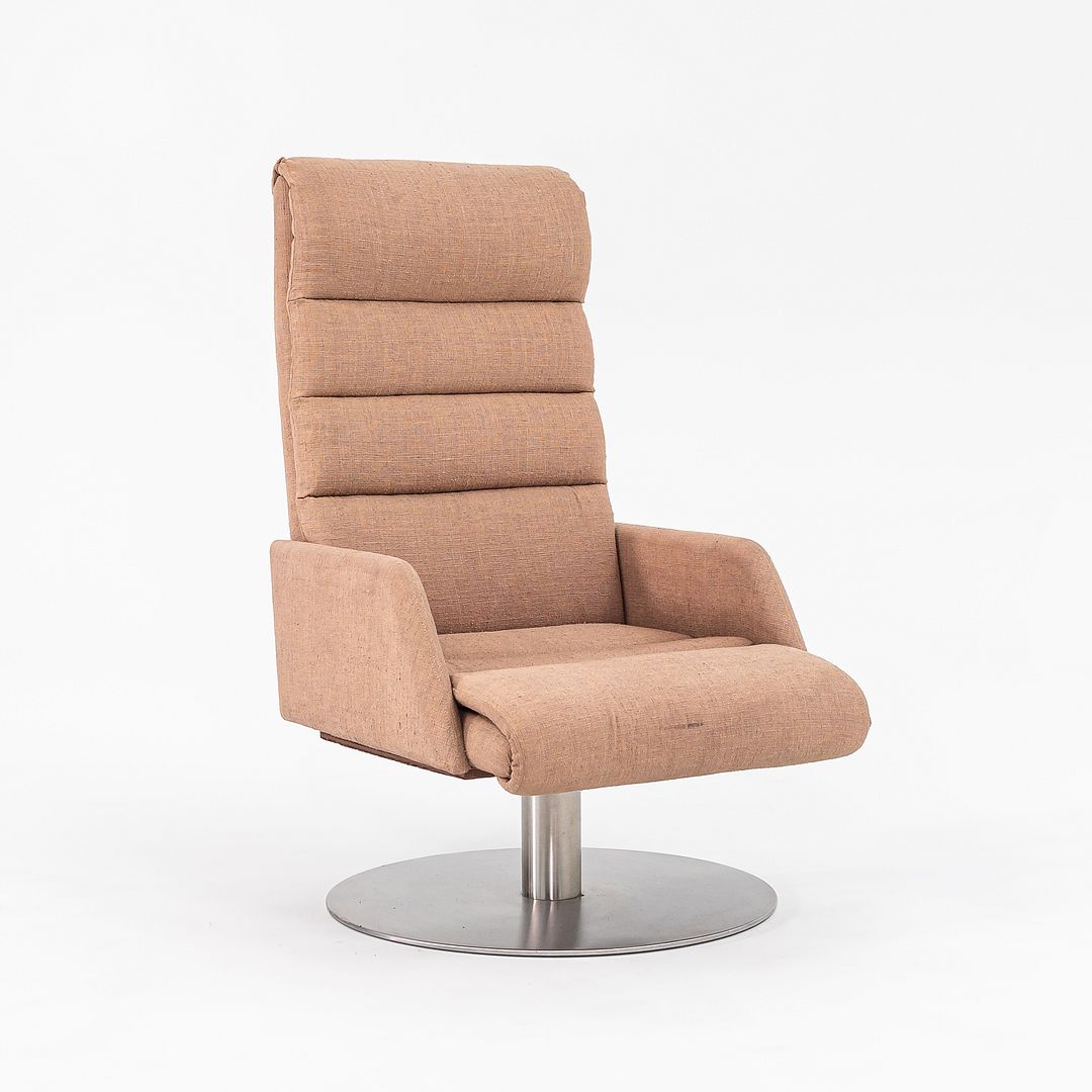 Swivel Lounge Chair