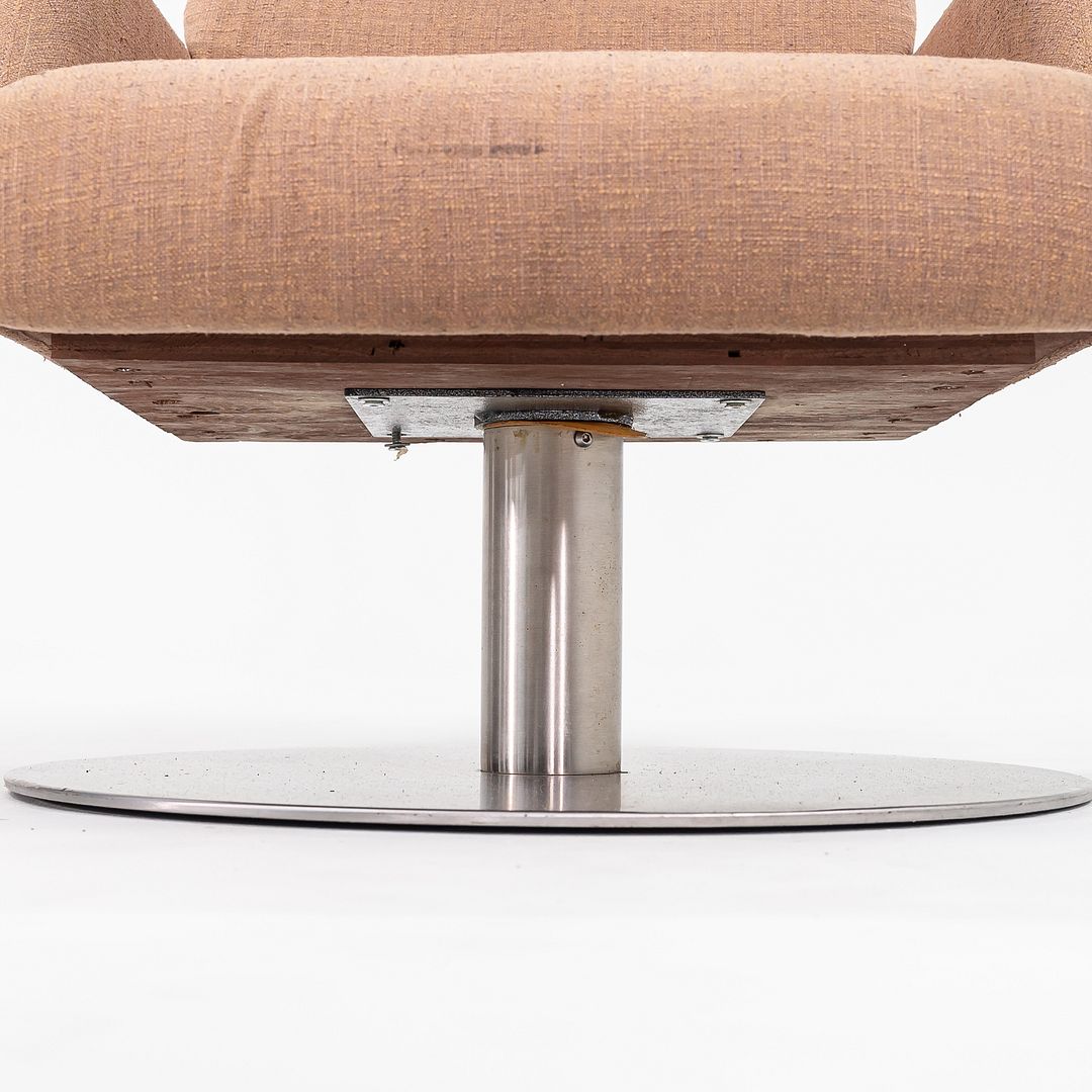 Swivel Lounge Chair