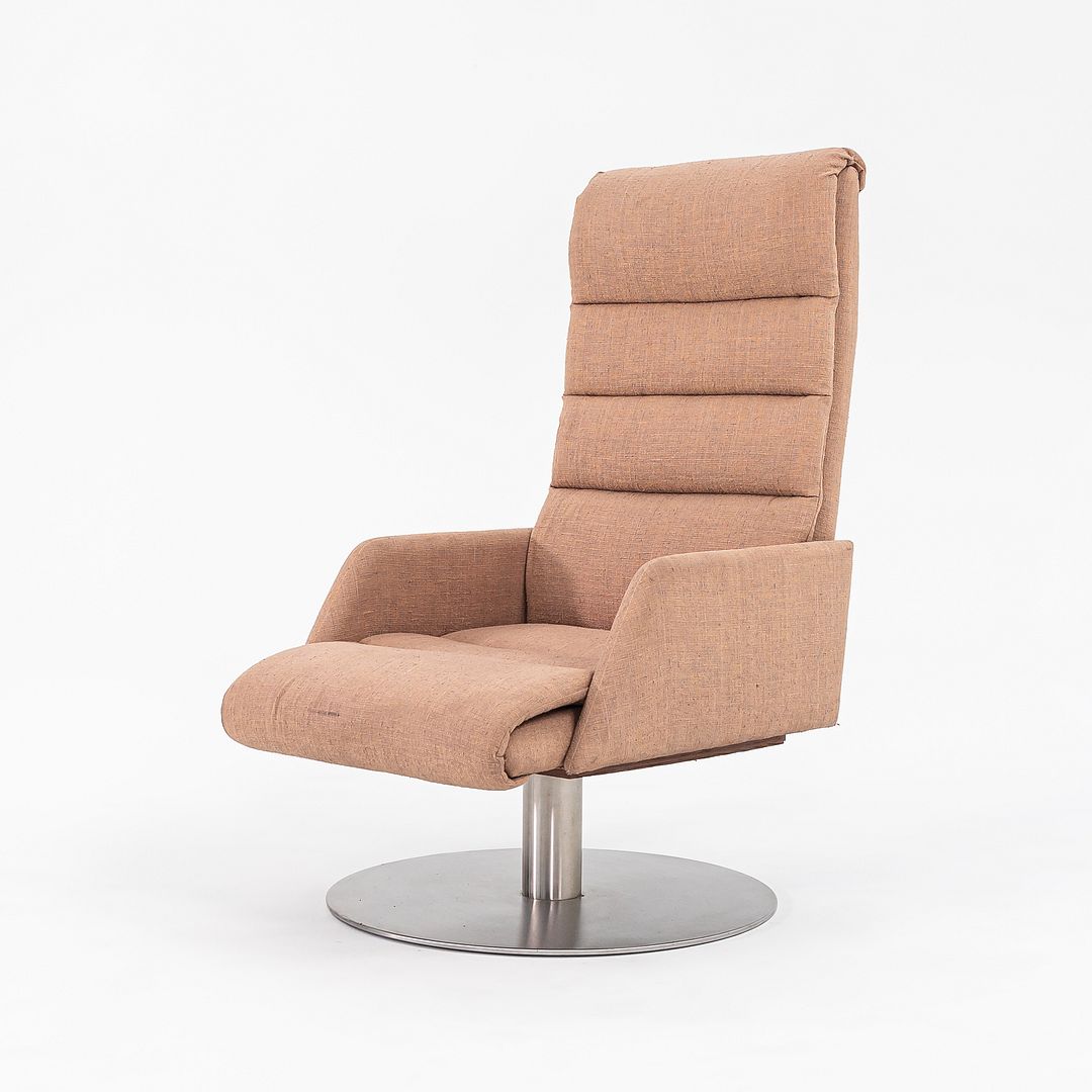 Swivel Lounge Chair
