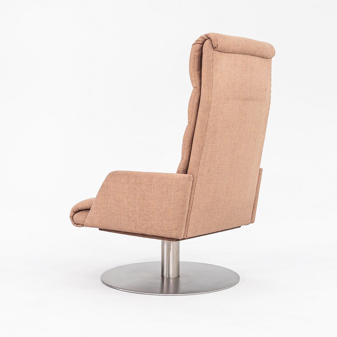 Swivel Lounge Chair