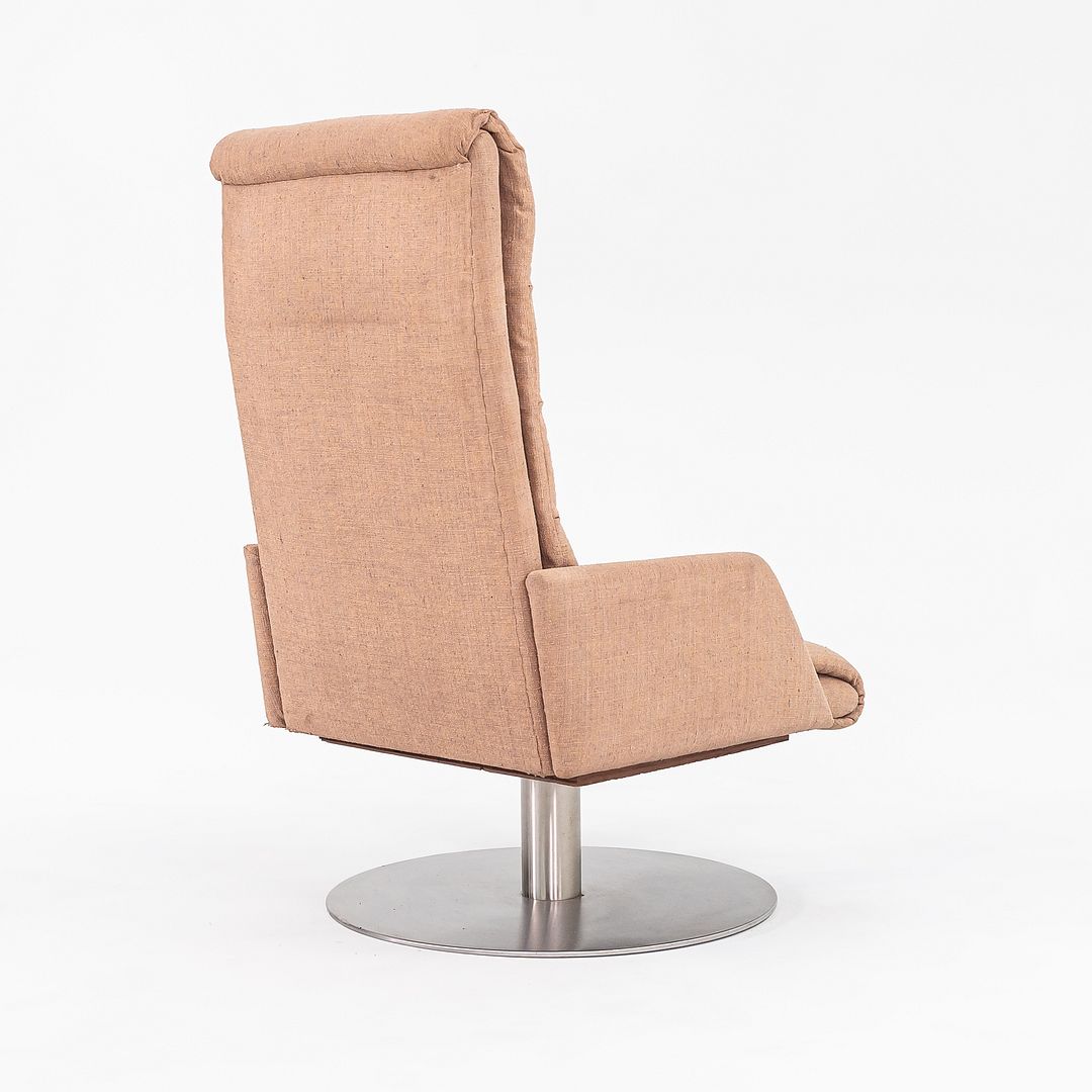 Swivel Lounge Chair