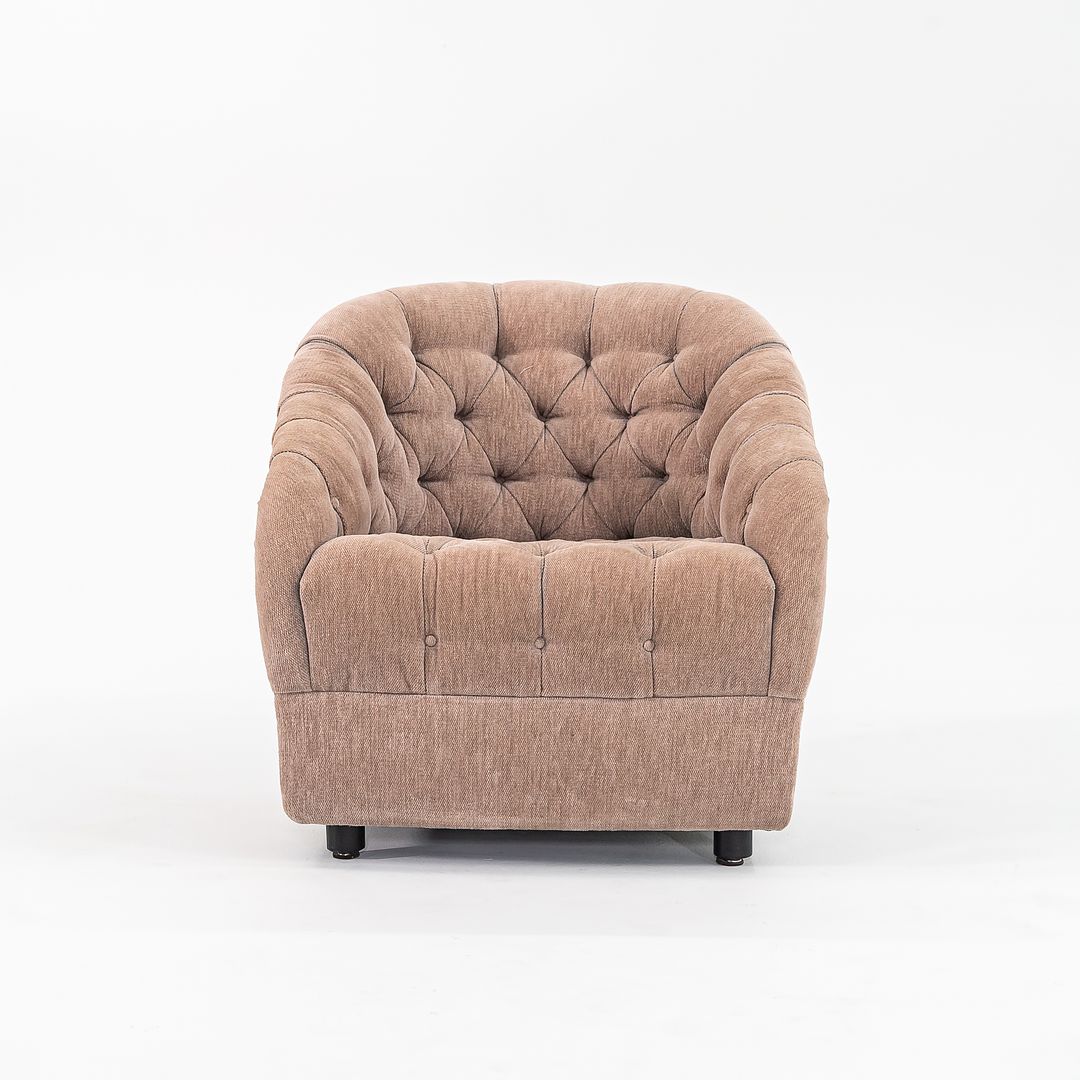 Tufted Club, Model 2084