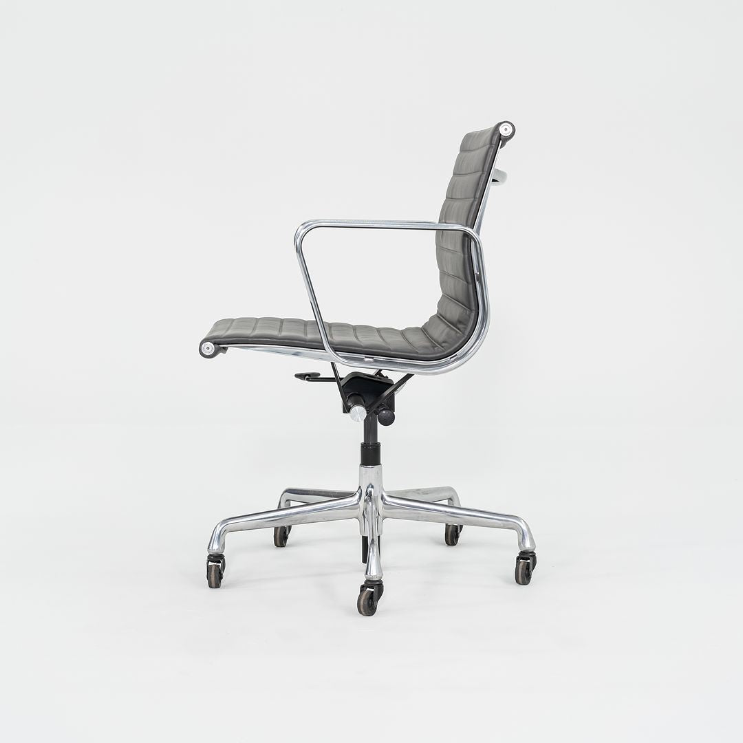 Aluminum Group Management Chair, EA335