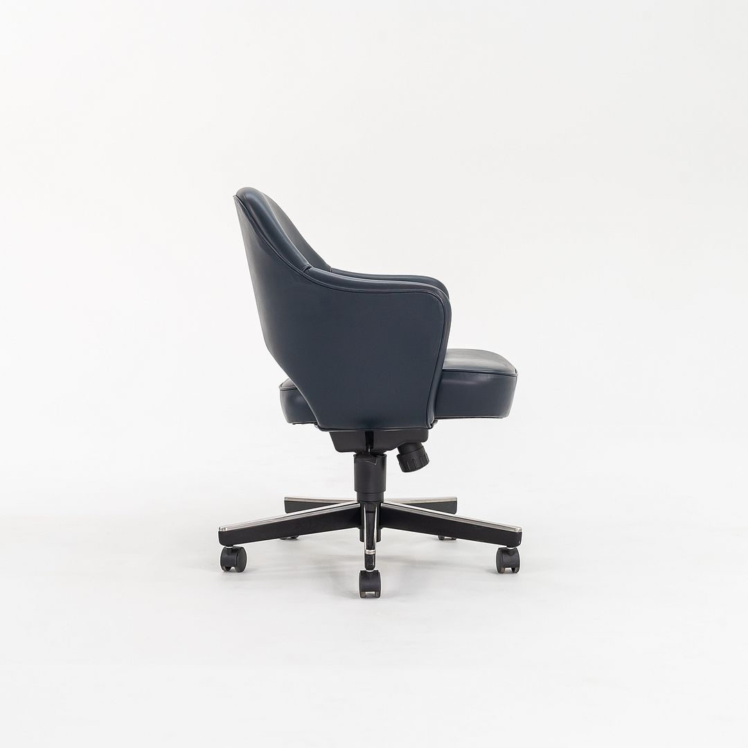 Saarinen Executive Arm Chair with Swivel Base