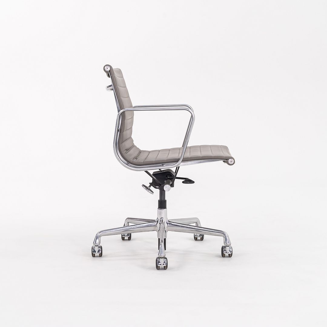 Aluminum Group Management Desk Chair, Model EA335 by Charles and