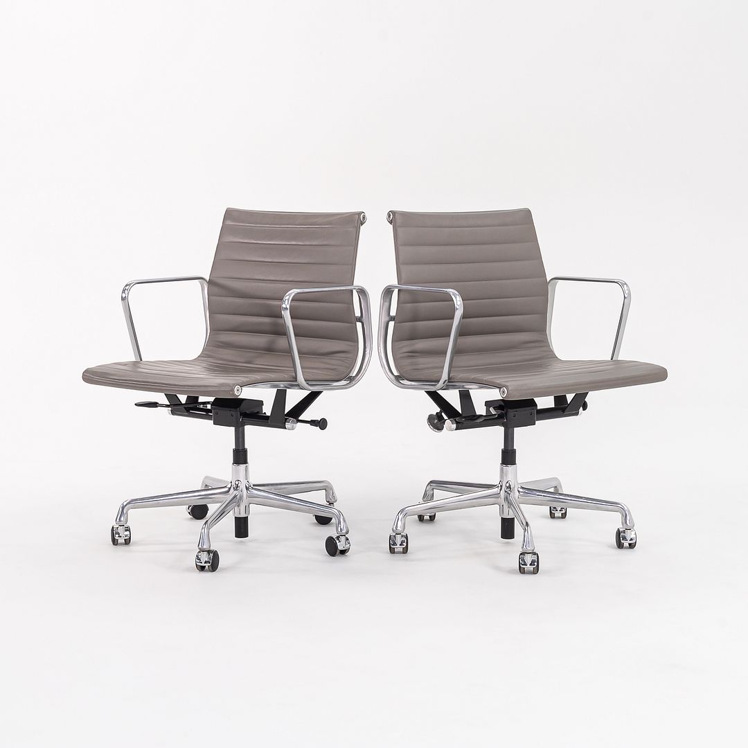Aluminum Group Management Desk Chair, Model EA335 by Charles and