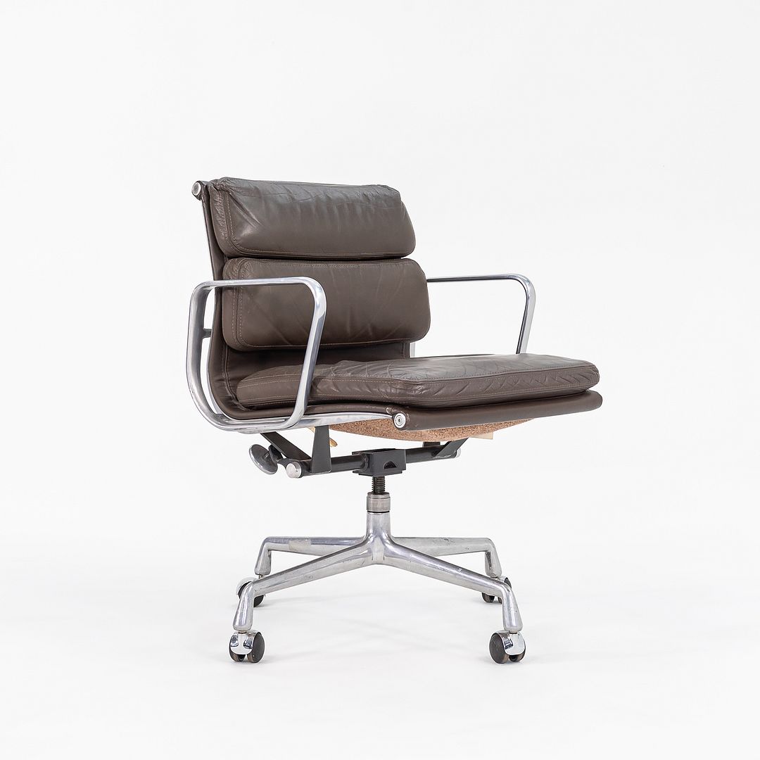 Soft Pad Management Chair, EA418