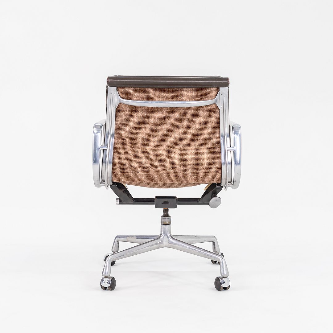 Soft Pad Management Chair, EA418