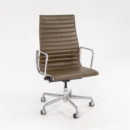 Eames Aluminum Group Executive Desk Chair