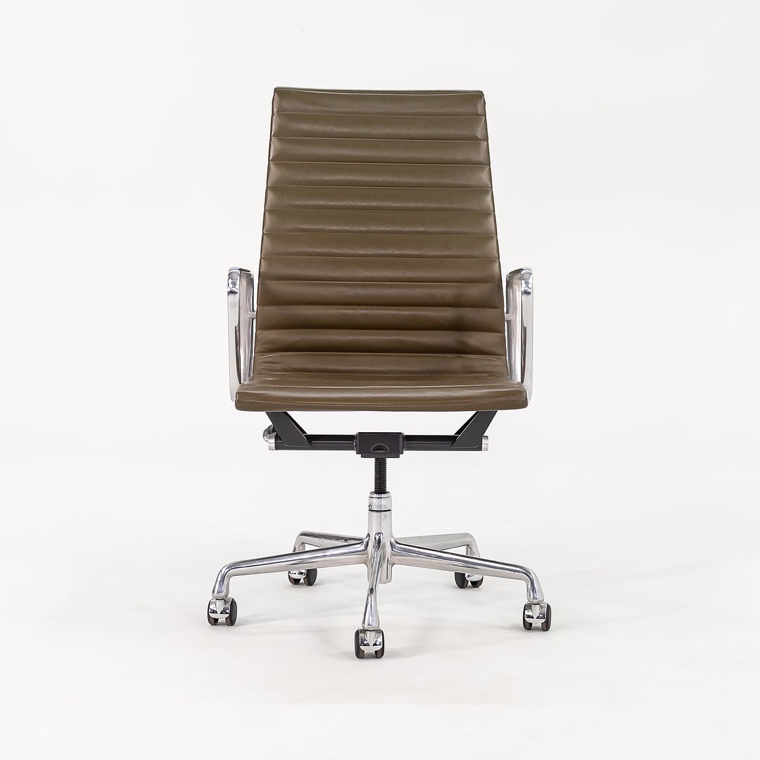 Eames Aluminum Group Executive Desk Chair