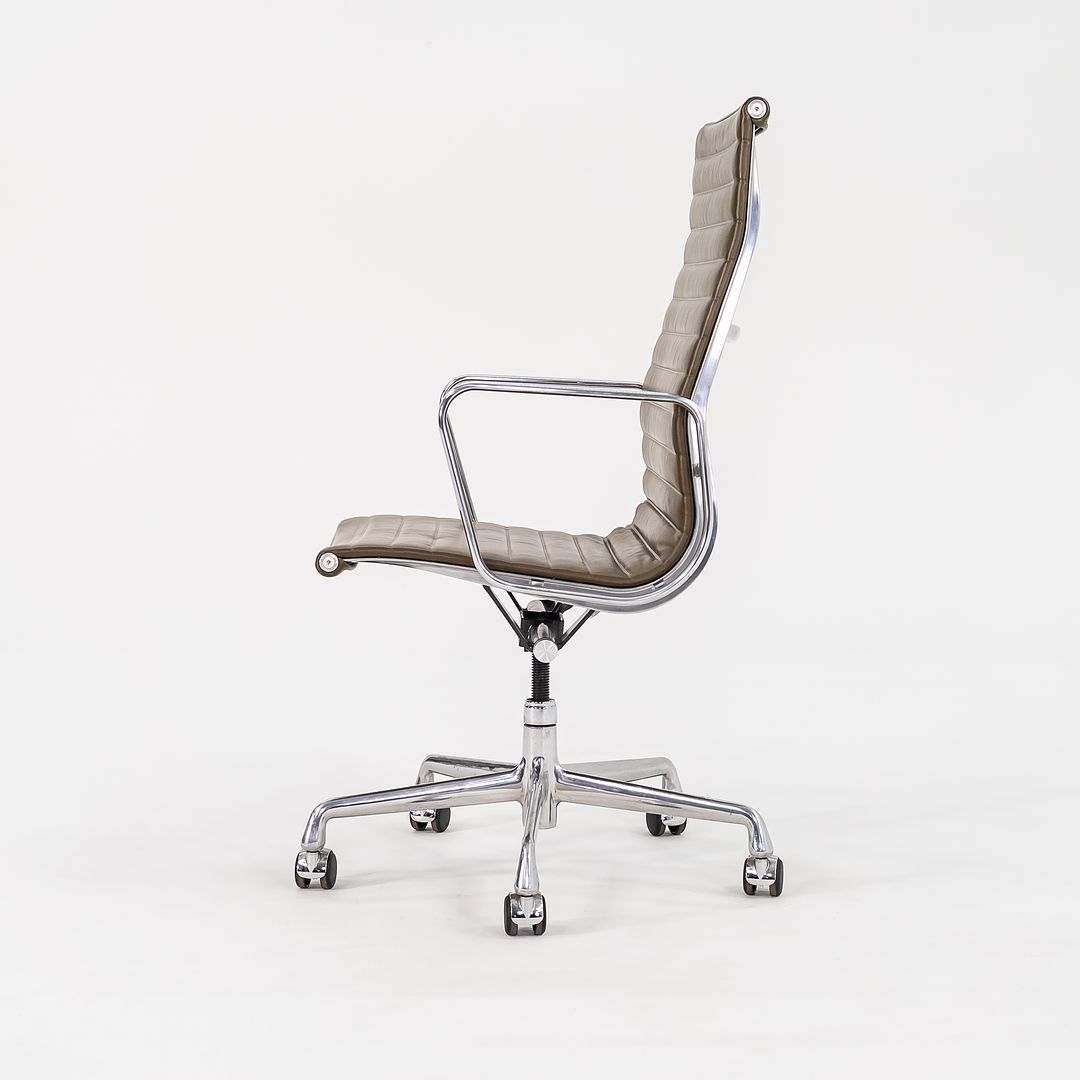 Eames Aluminum Group Executive Desk Chair