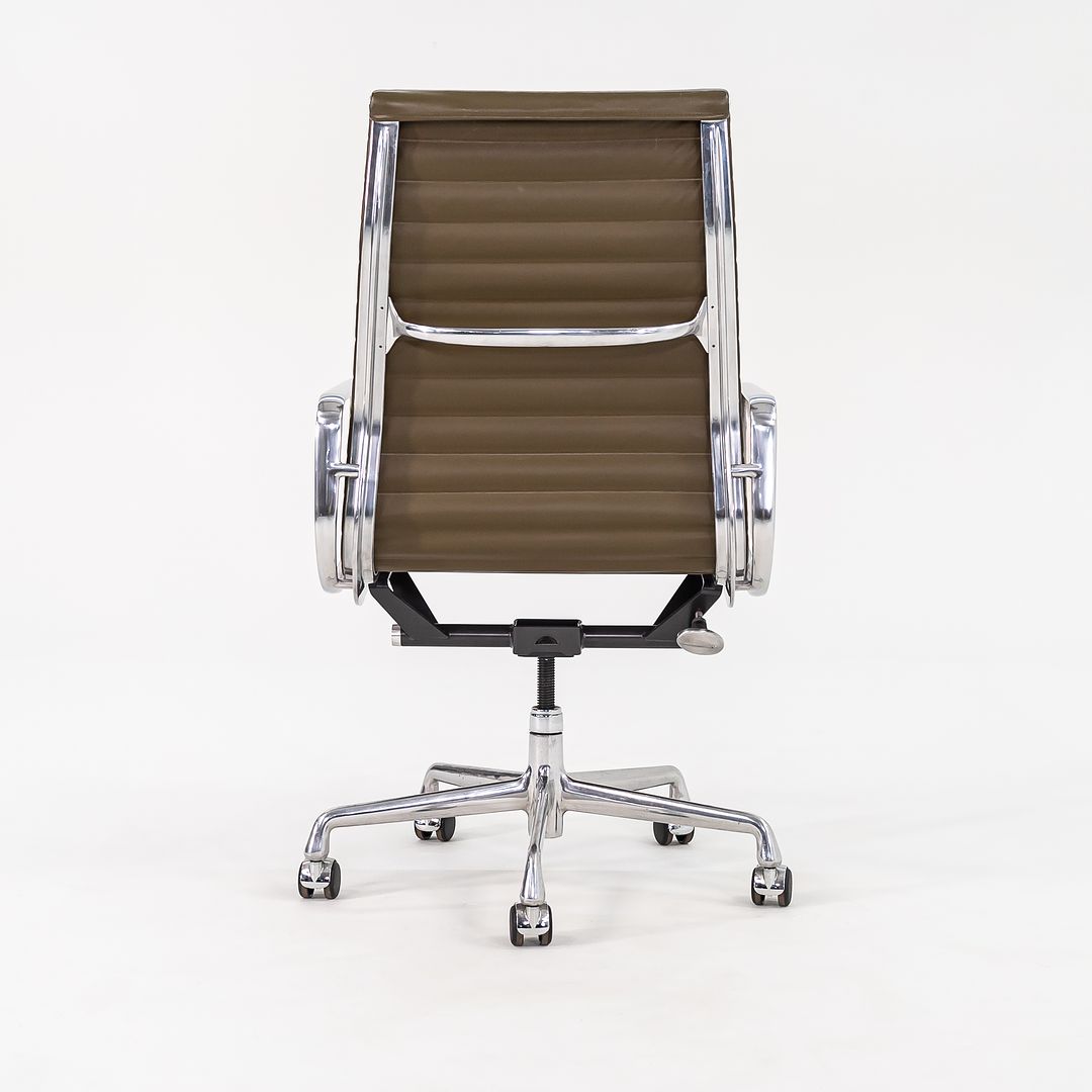 Eames Aluminum Group Executive Desk Chair