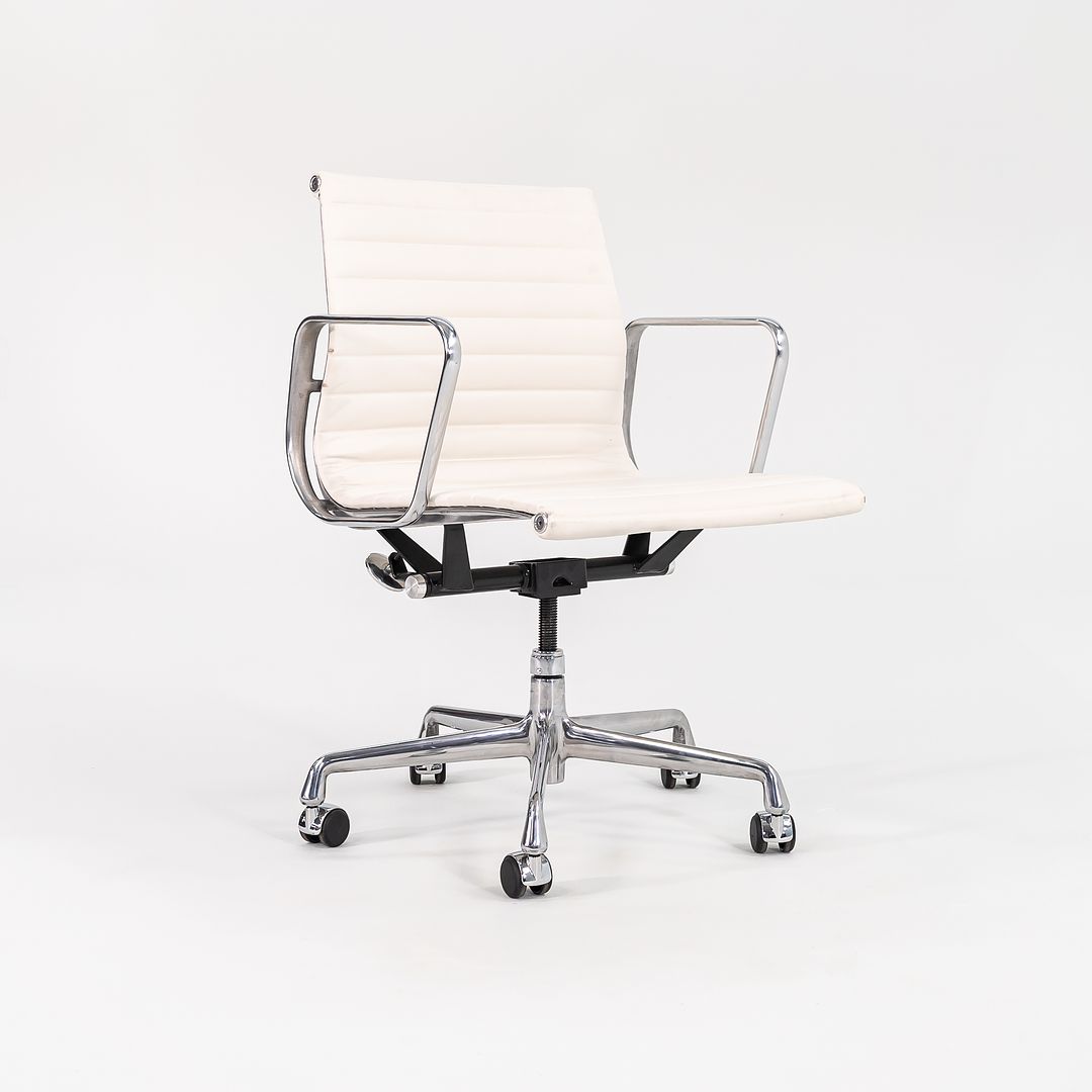 Aluminum Group Management Desk Chair, Model EA335