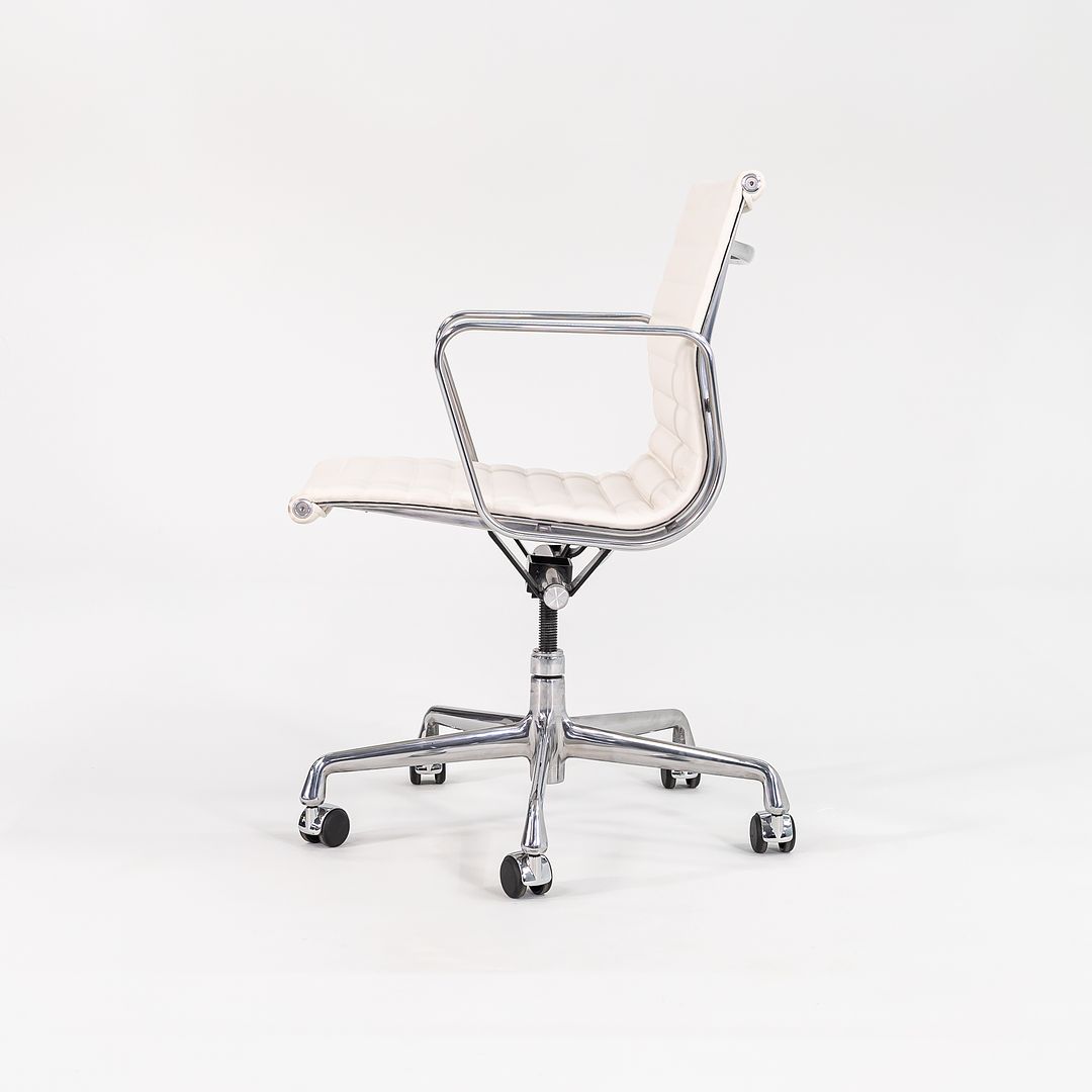 Aluminum Group Management Desk Chair, Model EA335