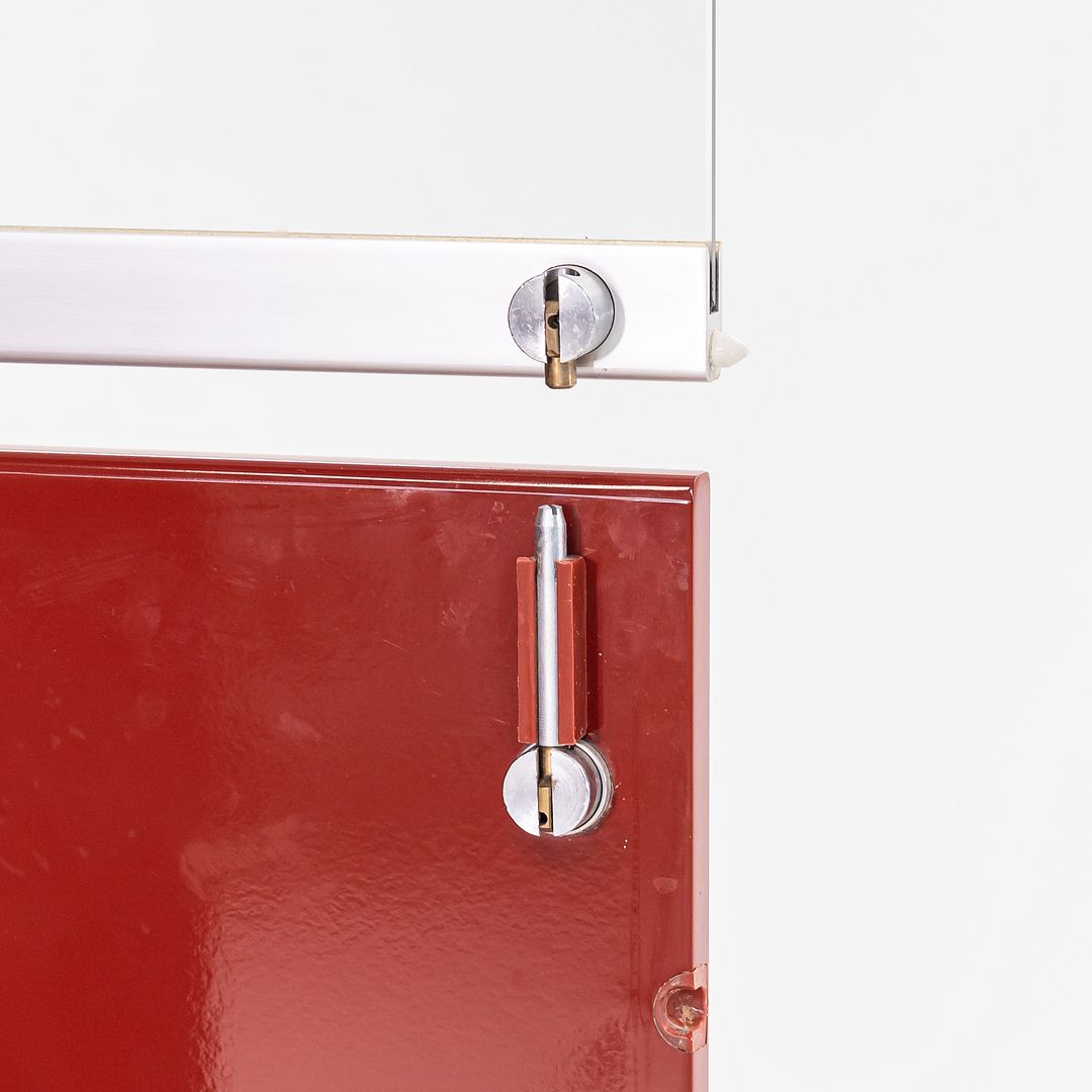 Olinto Lacquered Cabinet with Glass Doors