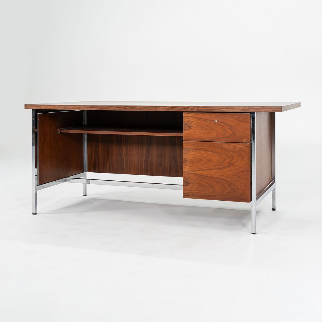 Small Executive Desk, Model 502 B-BWM