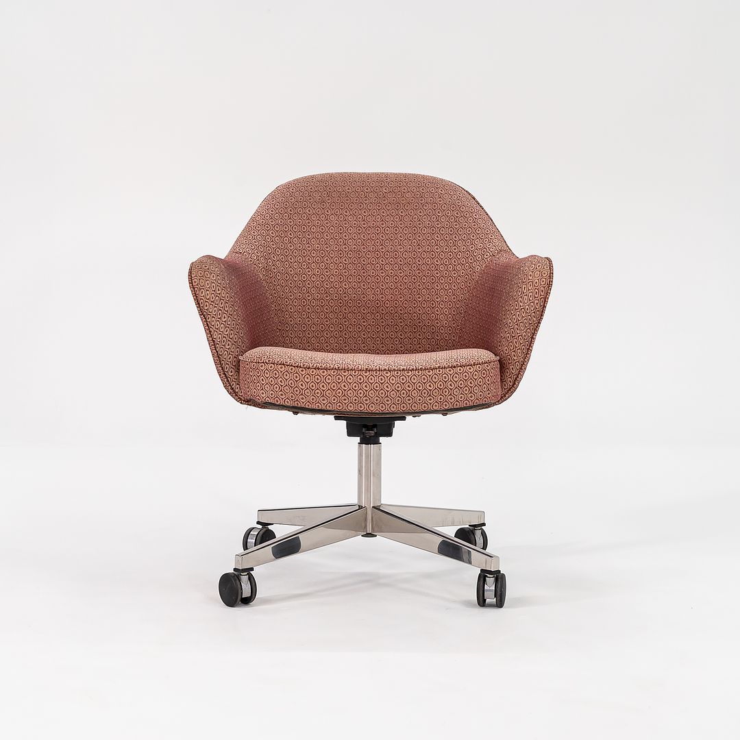 Saarinen Executive Swivel Chair, Model 68S