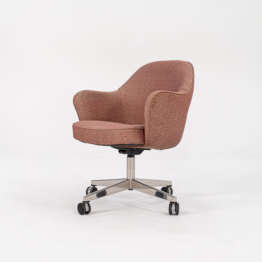 Saarinen Executive Swivel Chair, Model 68S