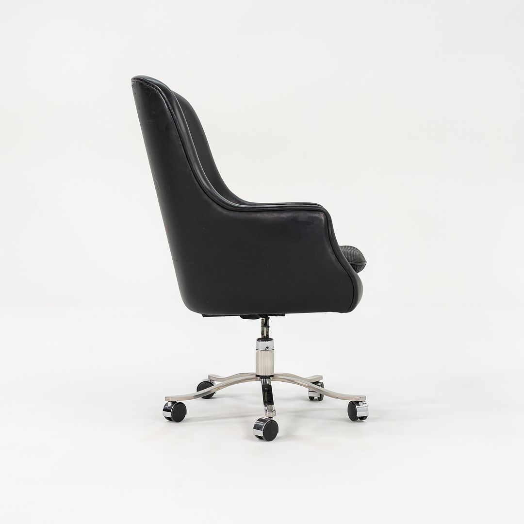 Alpha Bucket Executive Chair