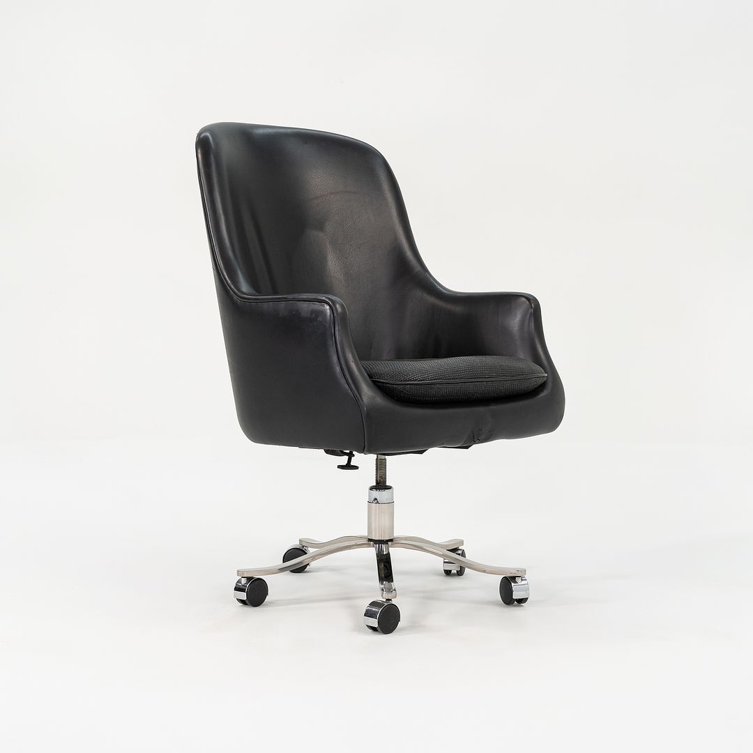 Alpha Bucket Executive Chair